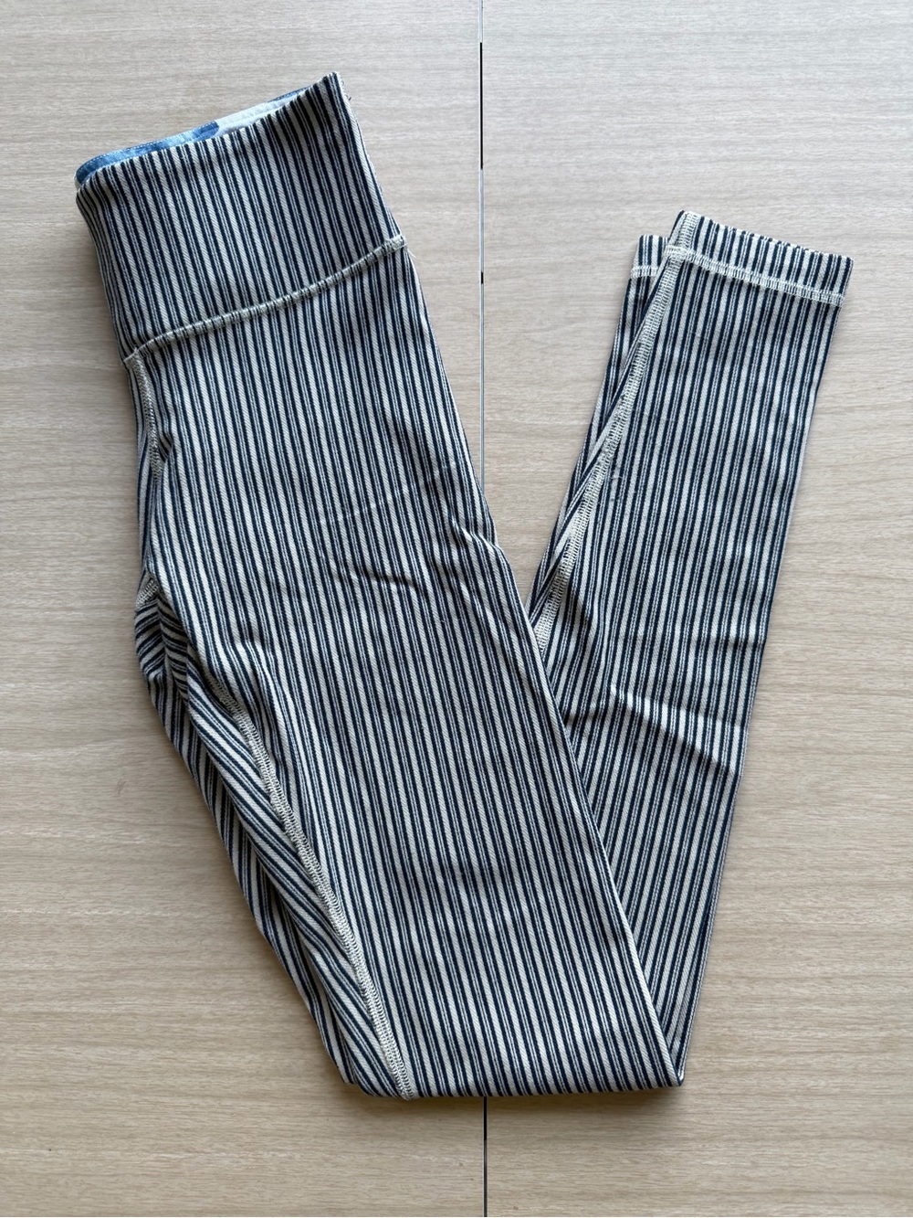 Lululemon Women’s Vintage Beige & Navy Blue Striped Leggings Size 4